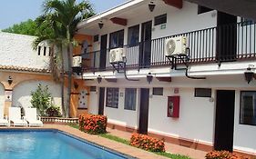 Hotel y Suites Coral Puerto Vallarta